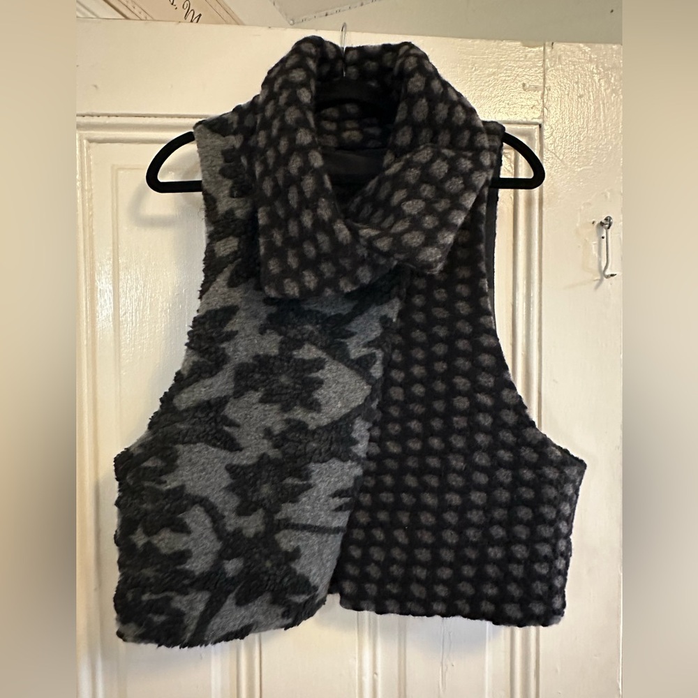 Alembika wool Reversible Textured Grey & Black Vest size M